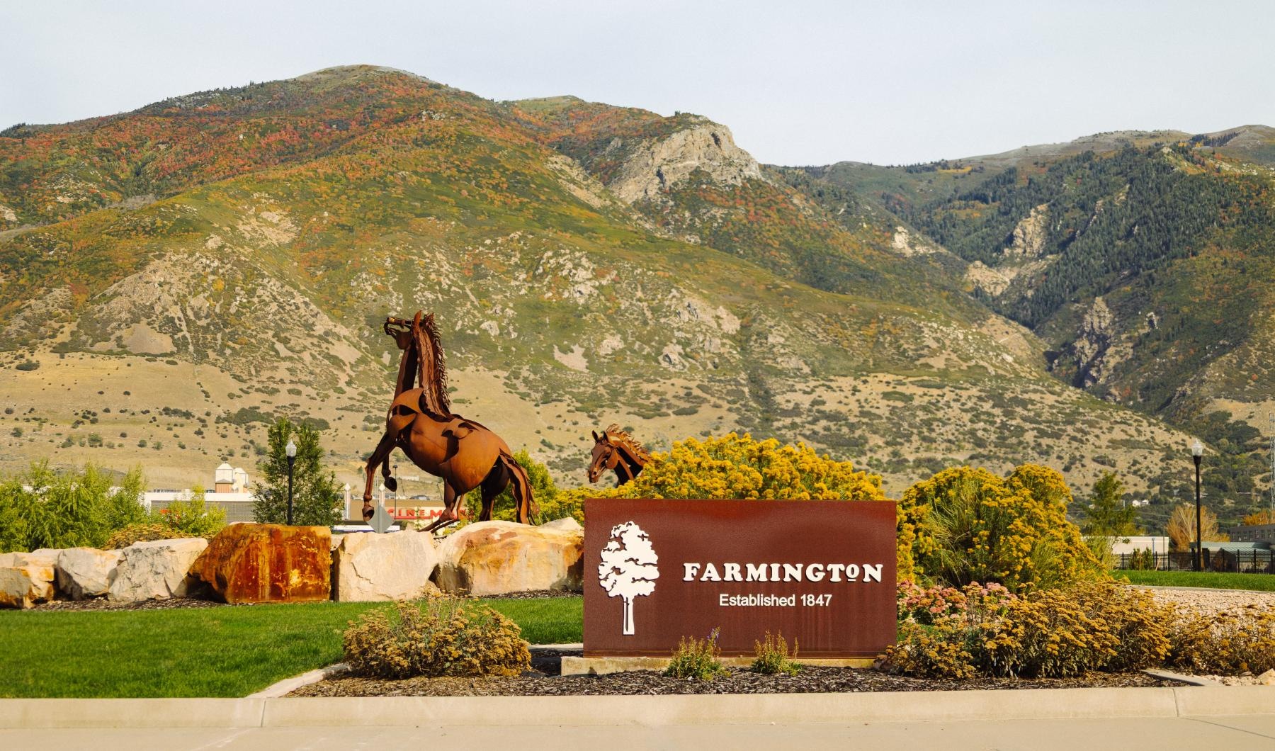 a sign with a horse statue
